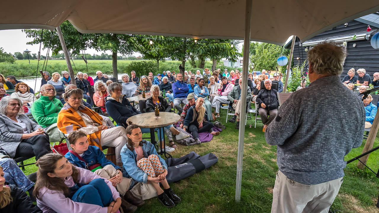 De ironie is dat coke helemaal niet duur is voor het Lowlands